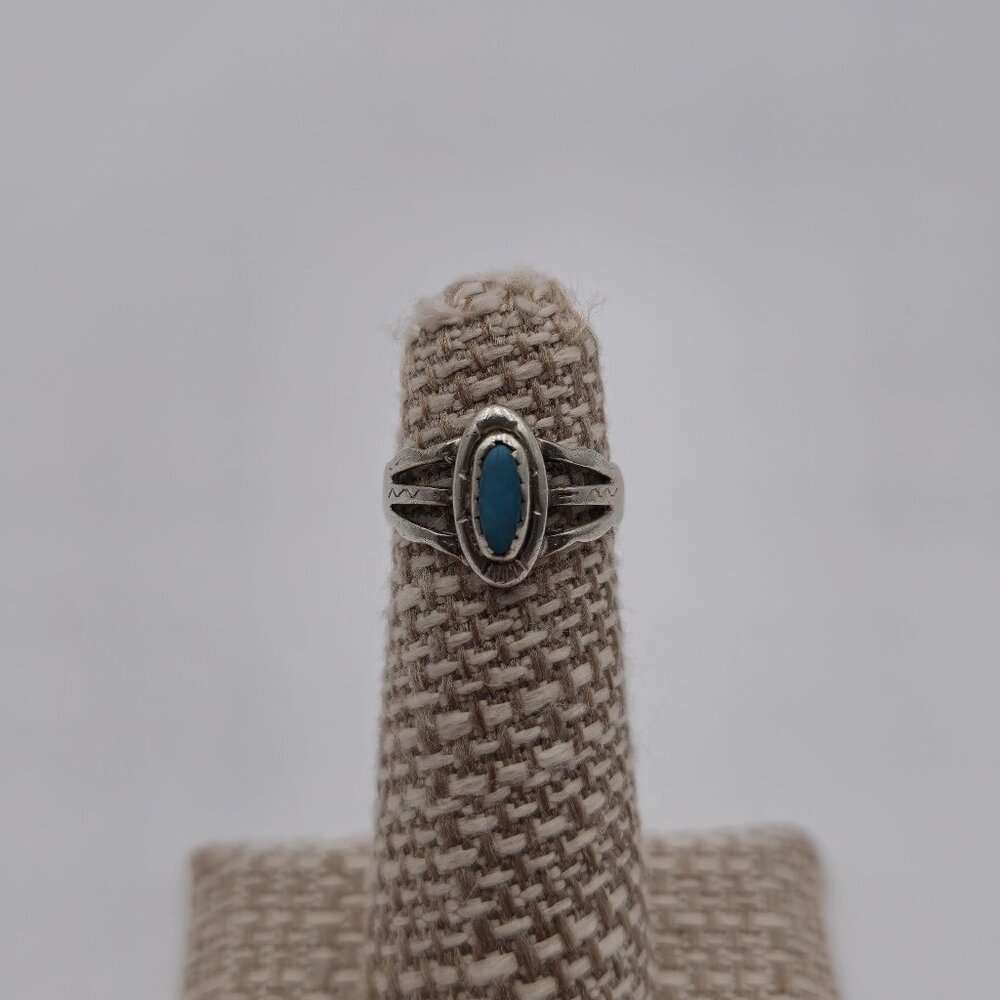 Size 3.75 Sterling Silver Worn Native Style Blue Stone Ring A3295